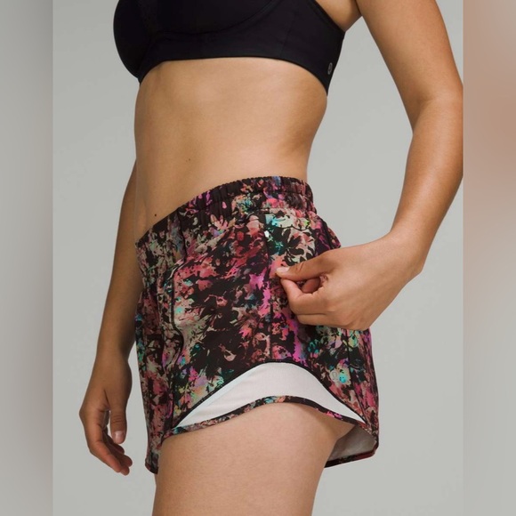 lululemon athletica Pants - Lululemon Hotty Hot Low-Rise Lined Stencil Blossom Red Multi / Sheer Blue